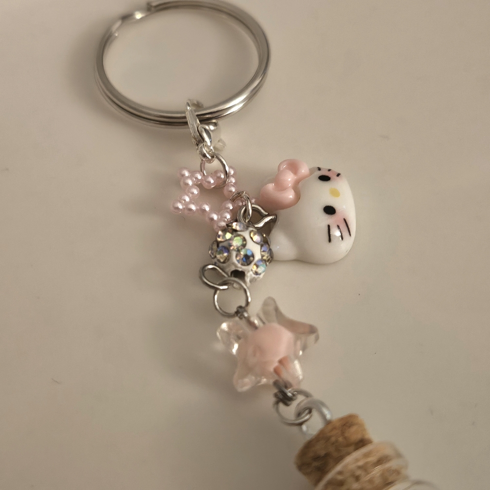 Pink Hello Kitty Bottle Keychain - Picture 2 of 3